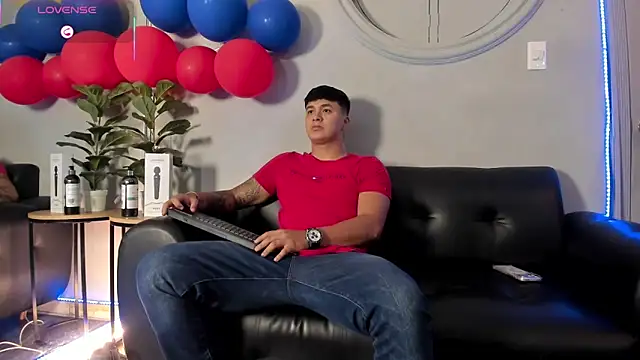 Snapshot of Cristopher_strong chatting on June 12, 12:15 pm Cristopher strong online show from June 12, 12:15 pm