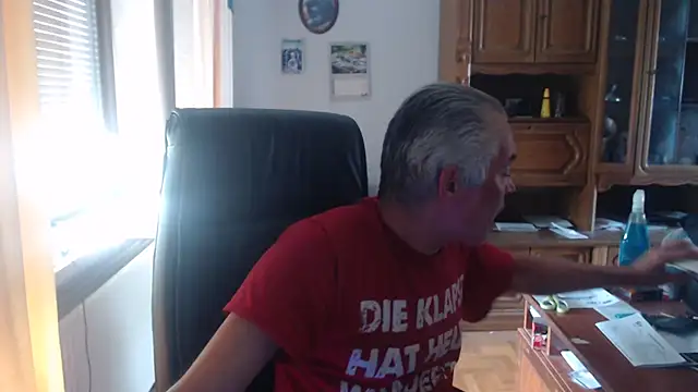 Snapshot of JohnnyD80 chatting on June 14, 8:49 am JohnnyD80 online show from June 14, 8:49 am