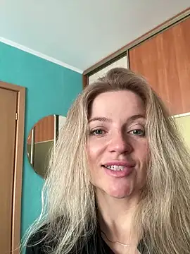 Snapshot of AlisonXCristal chatting on April 14, 9:26 am AlisonXCristal online show from April 14, 9:26 am