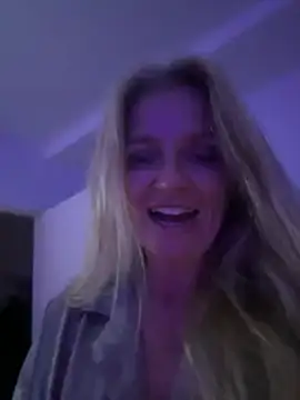 Snapshot of AlisonXCristal chatting on July 30, 9:47 pm AlisonXCristal online show from July 30, 9:47 pm
