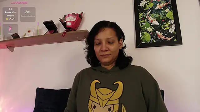 Snapshot of Elliee_ chatting on May 9, 2:44 pm Elliee online show from May 9, 2:44 pm