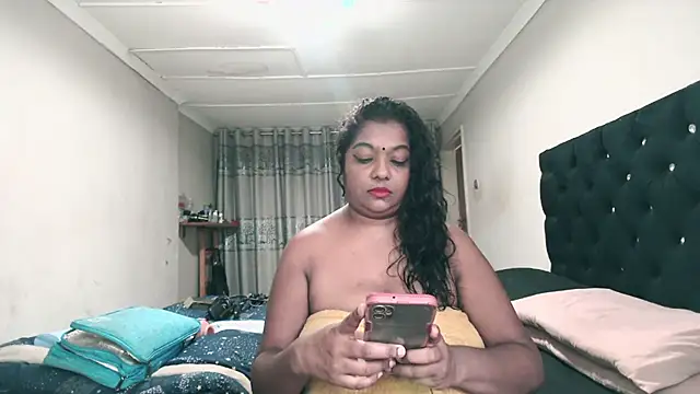 Snapshot of Indianmayaxoxo chatting on May 25, 7:14 am Indianmayaxoxo online show from May 25, 7:14 am