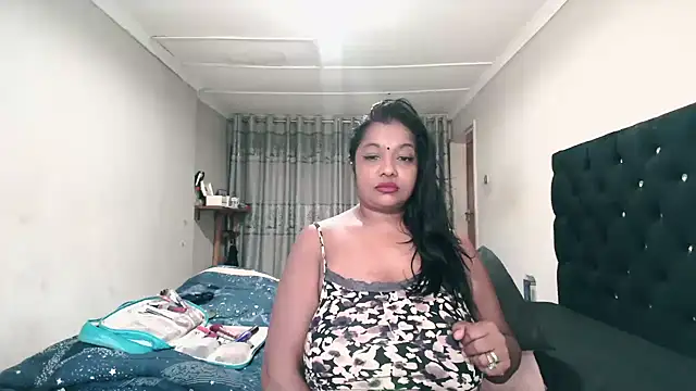 Snapshot of Indianmayaxoxo chatting on June 17, 6:38 am Indianmayaxoxo online show from June 17, 6:38 am