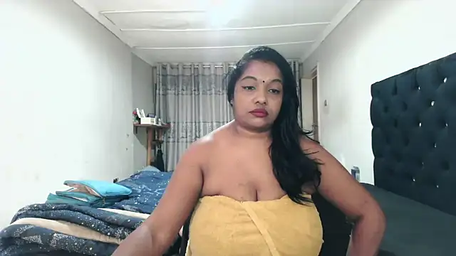 Snapshot of Indianmayaxoxo chatting on June 21, 8:39 am Indianmayaxoxo online show from June 21, 8:39 am