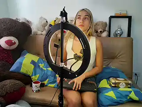 mandy berrys online show from February 3, 7:00 pm