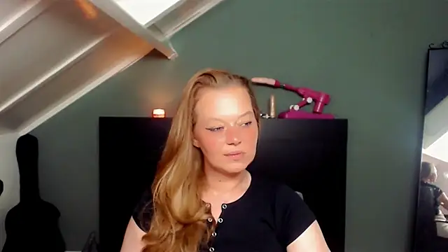 Snapshot of roxanna24 chatting on April 26, 7:33 pm roxanna24 online show from April 26, 7:33 pm