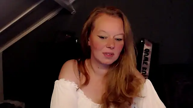Snapshot of roxanna24 chatting on May 19, 8:04 pm roxanna24 online show from May 19, 8:04 pm