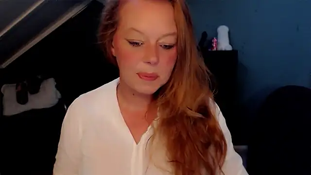 Snapshot of roxanna24 chatting on June 1, 7:48 pm roxanna24 online show from June 1, 7:48 pm