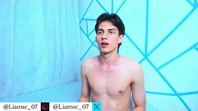 Snapshot of liam_scott77 chatting on June 8, 1:50 am liam scott77 online show from June 8, 1:50 am