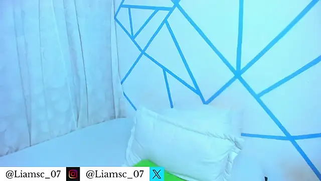 Snapshot of liam_scott77 chatting on July 8, 12:37 am liam scott77 online show from July 8, 12:37 am