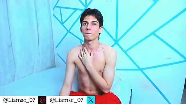 Snapshot of liam_scott77 chatting on July 10, 5:34 am liam scott77 online show from July 10, 5:34 am