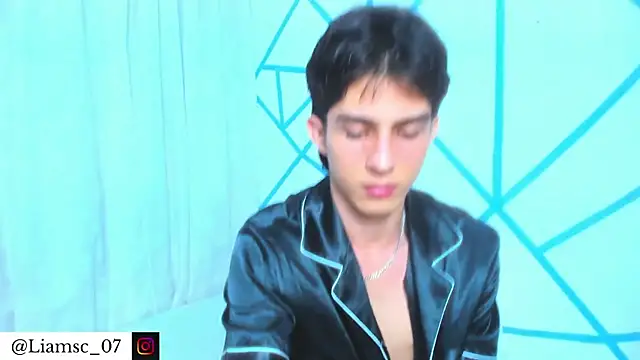 Snapshot of liam_scott77 chatting on July 15, 3:12 am liam scott77 online show from July 15, 3:12 am