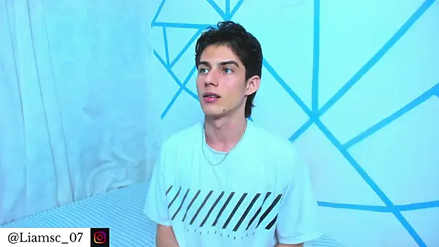Snapshot of liam_scott77 chatting on July 22, 1:52 am liam scott77 online show from July 22, 1:52 am