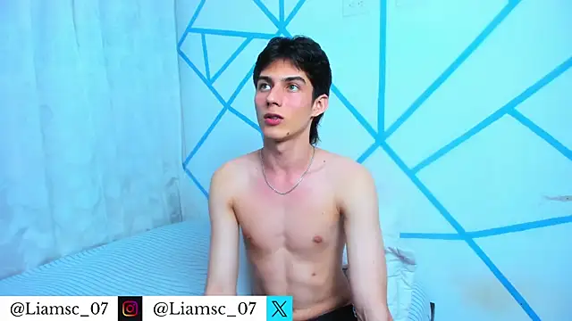 Snapshot of liam_scott77 chatting on July 31, 2:44 am liam scott77 online show from July 31, 2:44 am