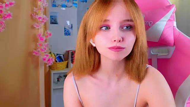 b4by LoL1 online show from May 5, 3:42 pm