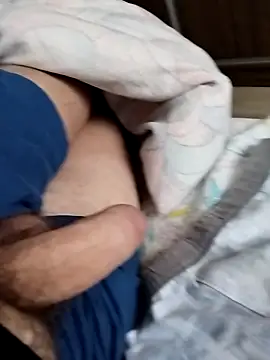 Snapshot of Grig1982 chatting on November 21, 7:29 am Grig1982 online show from November 21, 7:29 am