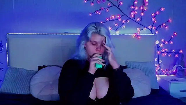 JoannLowe online show from November 2, 8:33 pm