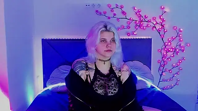 Snapshot of JoannLowe chatting on May 14, 7:31 pm JoannLowe online show from May 14, 7:31 pm