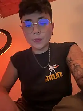 Snapshot of Ashley_Chriss chatting on January 18, 12:24 am Ashley Chriss online show from January 18, 12:24 am