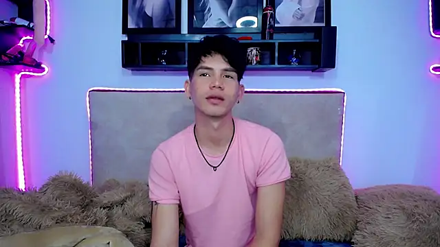 Tayson Rivers online show from December 13, 3:32 pm