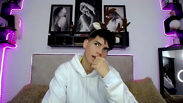 Tayson Rivers online show from December 14, 11:34 pm