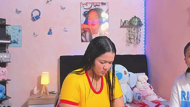 Snapshot of sara_mendez2 chatting on June 20, 12:36 am sara mendez2 online show from June 20, 12:36 am