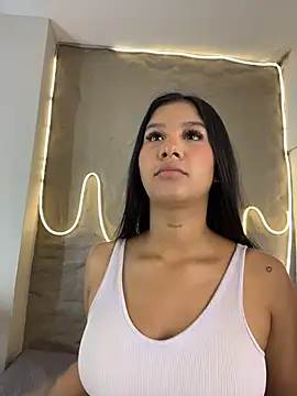 Snapshot of Aida_moreno chatting on June 29, 3:13 am Aida moreno online show from June 29, 3:13 am