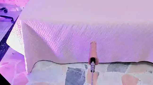 VICTORIA HOUSTON online show from December 14, 3:40 am