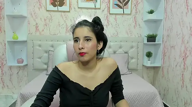 VICTORIA HOUSTON online show from February 1, 3:30 am