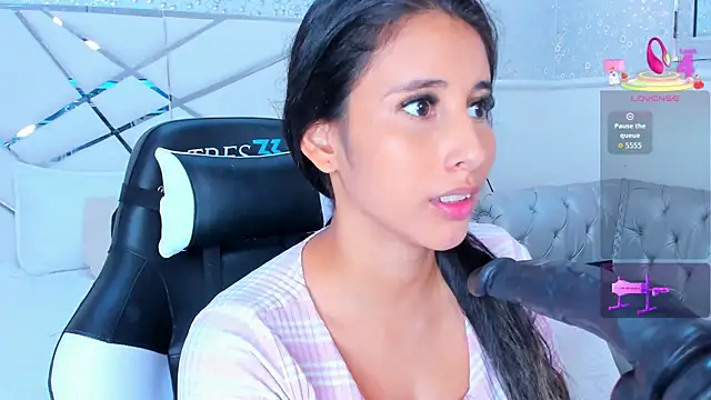 VICTORIA HOUSTON online show from December 16, 3:28 pm