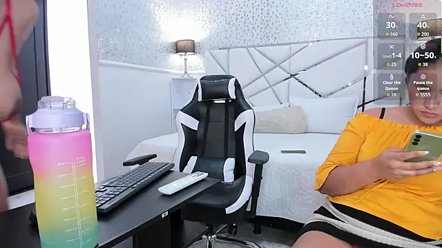 VICTORIA HOUSTON online show from December 21, 7:54 pm