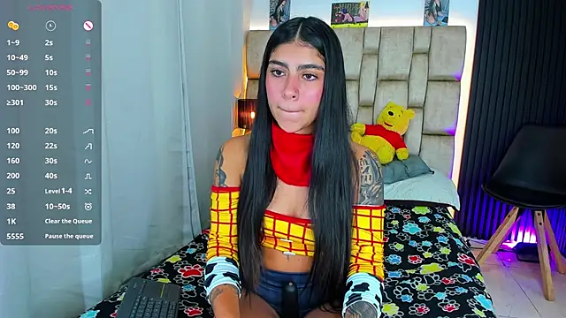 Snapshot of little_sophie18 chatting on October 13, 10:32 pm little sophie18 online show from October 13, 10:32 pm