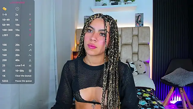 Snapshot of little_sophie18 chatting on October 18, 7:58 pm little sophie18 online show from October 18, 7:58 pm