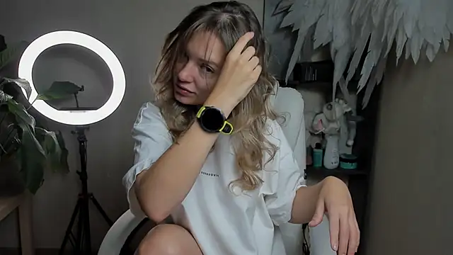 Snapshot of foxy_blond chatting on September 15, 12:10 am foxy blond online show from September 15, 12:10 am