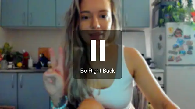 Snapshot of foxy_blond chatting on November 8, 12:44 am foxy blond online show from November 8, 12:44 am