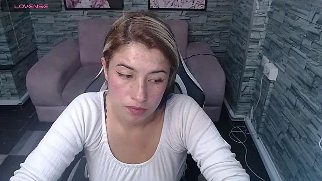 Snapshot of Valerie_b chatting on December 21, 6:44 pm Valerie b online show from December 21, 6:44 pm