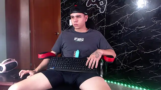 Snapshot of maty_hardx chatting on February 8, 3:21 pm maty hardx online show from February 8, 3:21 pm