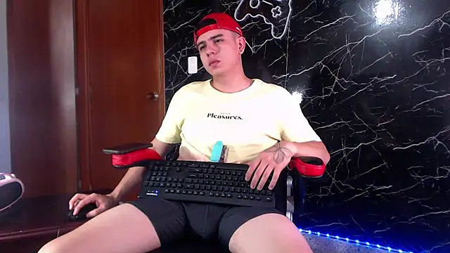 Snapshot of maty_hardx chatting on February 17, 3:53 pm maty hardx online show from February 17, 3:53 pm