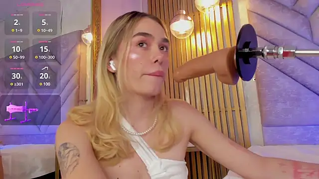 Lucy Vega online show from December 7, 3:19 pm