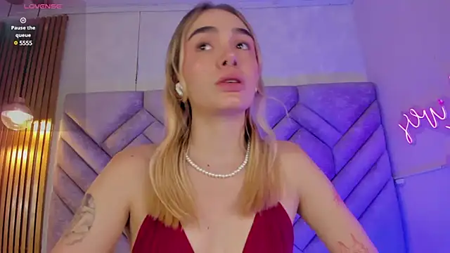 Lucy Vega online show from December 10, 5:55 pm