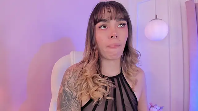 Lucy Vega online show from December 5, 4:43 am