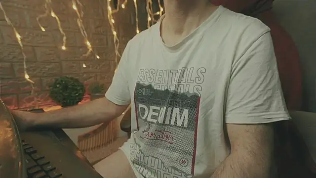 Snapshot of alex-volo chatting on December 15, 4:50 am alex-volo online show from December 15, 4:50 am