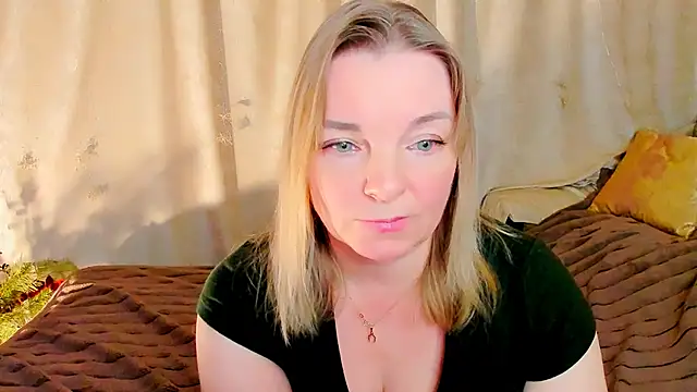 Snapshot of Regina__blue chatting on January 15, 5:05 pm Regina blue online show from January 15, 5:05 pm