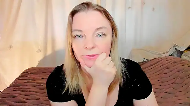 Snapshot of Regina__blue chatting on March 6, 3:19 pm Regina blue online show from March 6, 3:19 pm