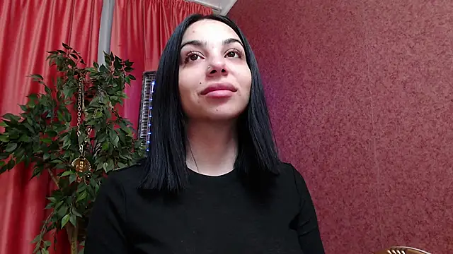 MissJuliax online show from December 18, 7:25 am