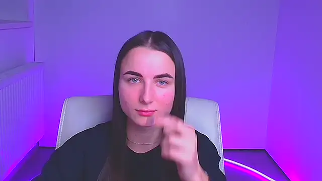 Eva Janee online show from December 19, 3:30 pm