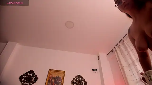 Snapshot of VeronicaGilss chatting on June 14, 10:23 pm VeronicaGilss online show from June 14, 10:23 pm