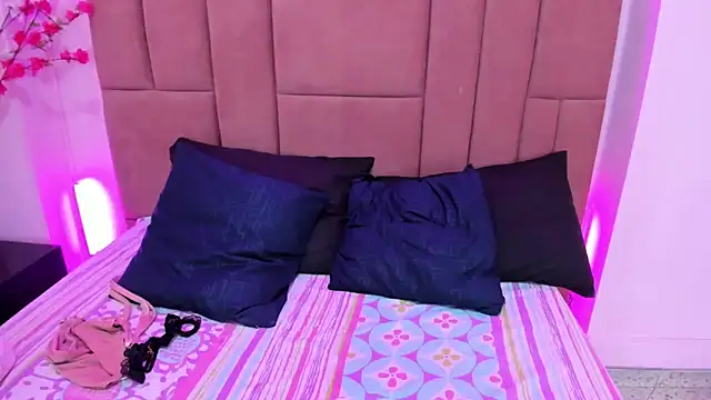 EvaaLovia1 online show from March 11, 4:51 pm