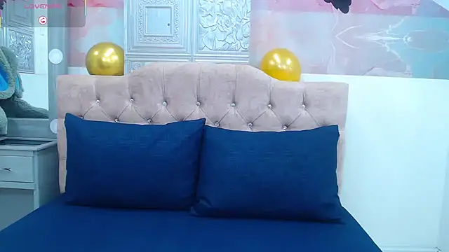 EvaaLovia1 online show from March 18, 1:31 pm