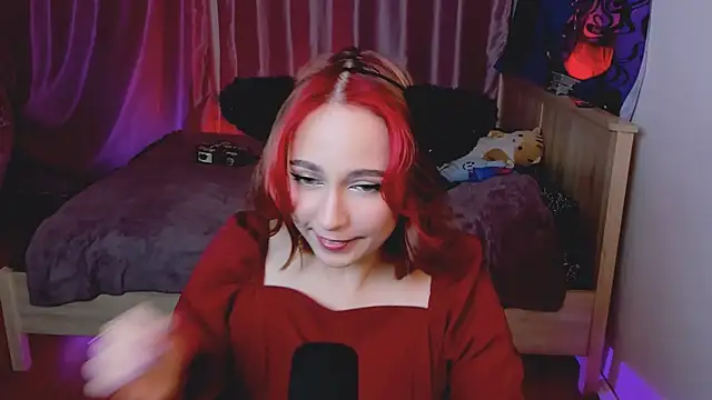 Snapshot of Carolina_Leep chatting on December 9, 11:03 pm Carolina Leep online show from December 9, 11:03 pm